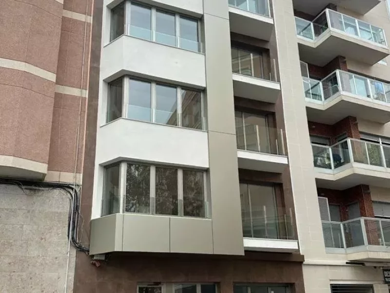 Fachada del Edificio Filet de Fora, cinco viviendas en el centro de Elche